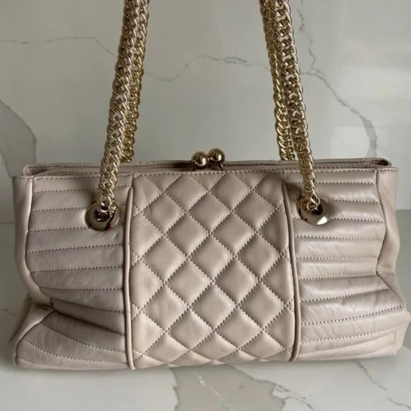 Women's GUESS Handbag Satchel Quilted Designer East West Silhouette Fall Creamy - Picture 5 of 13